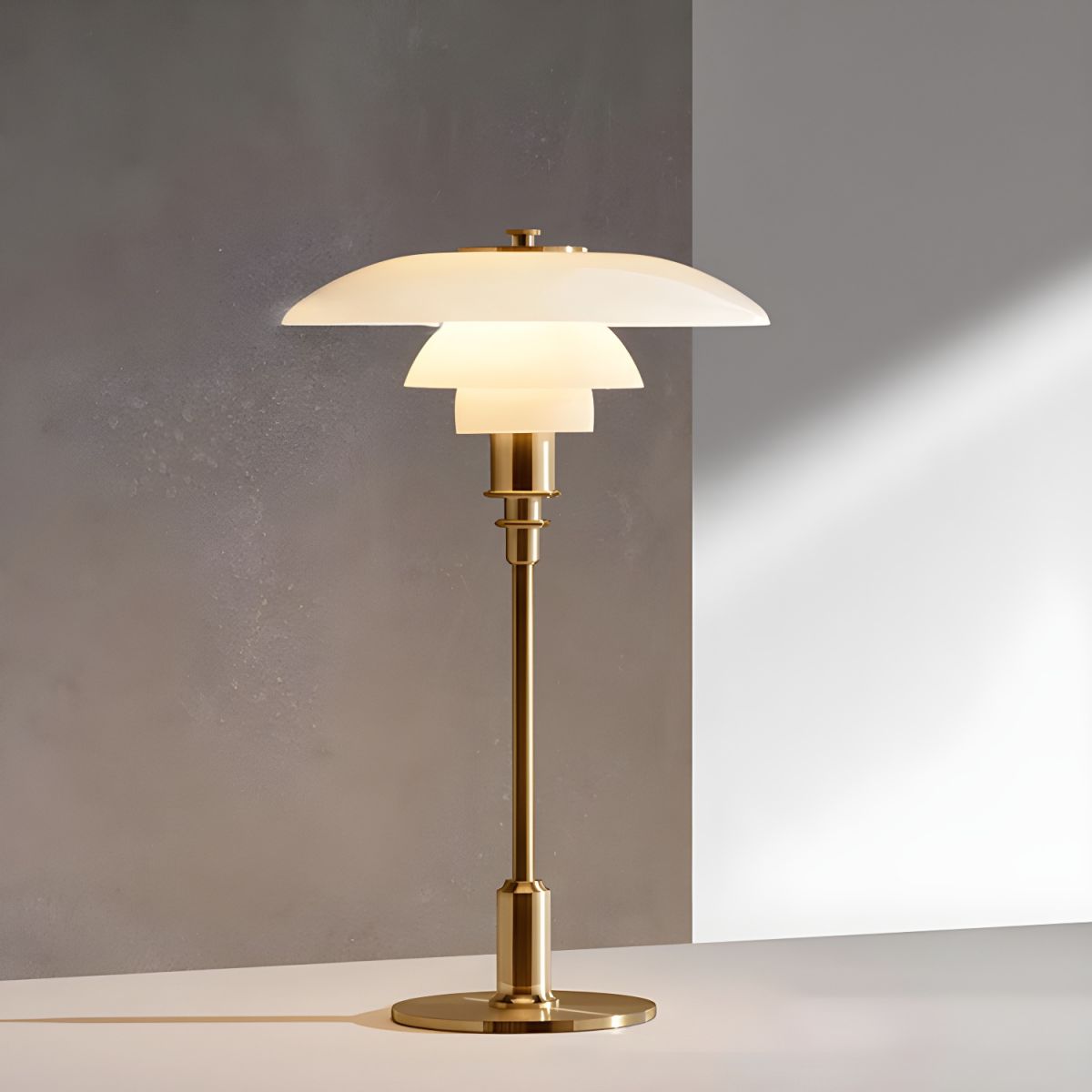 Tafellamp Met Glazen Kap Moderne Metalen Afwerking | Arvion