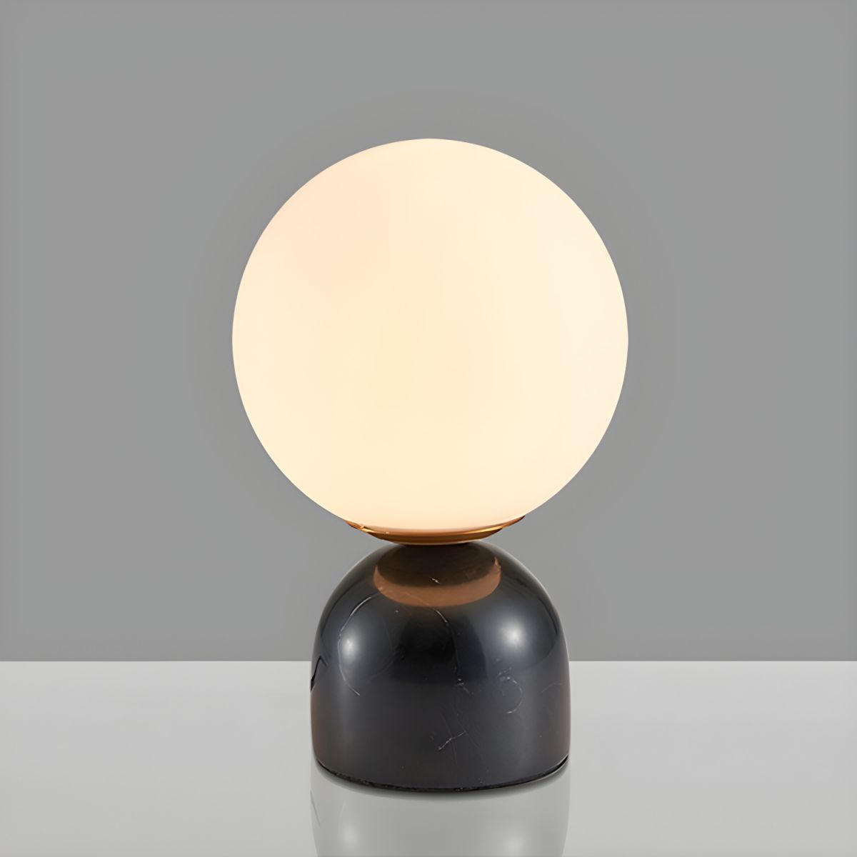 Tafellamp met Glazen Bol en Marmeren Basis Scandinavische Stijl | Silio