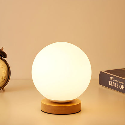 Tafellamp met Glazen Bol en Moderne Houten Accenten | Avenor