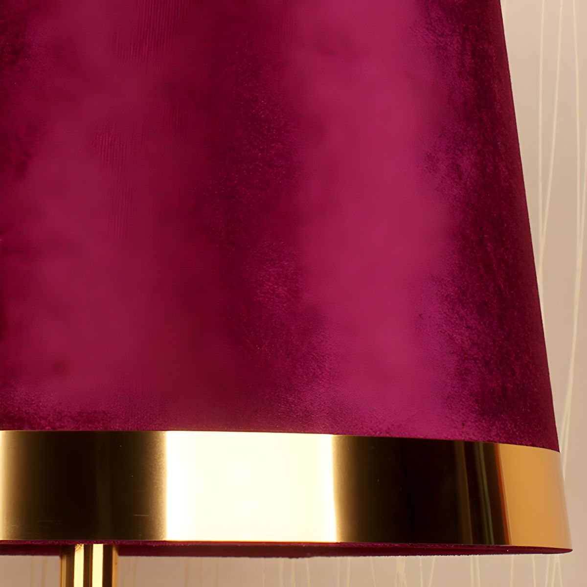 Tafellamp met Keramische Voet en Moderne Kegelkap | Averro