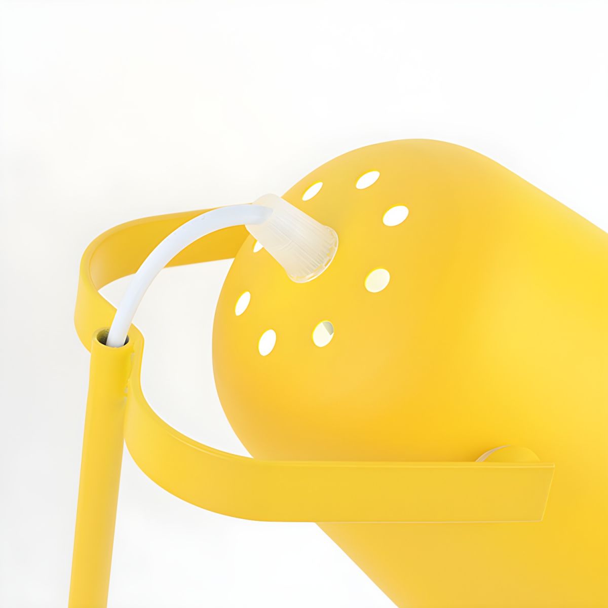 Tafellamp met Metalen Klokvormige Kap Scandinavische Stijl | Zaviro