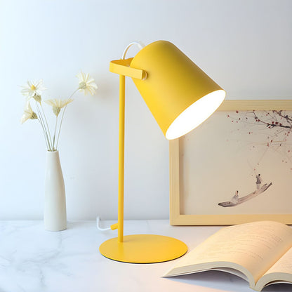 Tafellamp met Metalen Klokvormige Kap Scandinavische Stijl | Zaviro